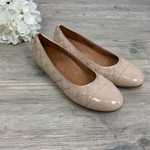 Vionic EUC NUDE Desiree quilted flat SPRINGTIME!!